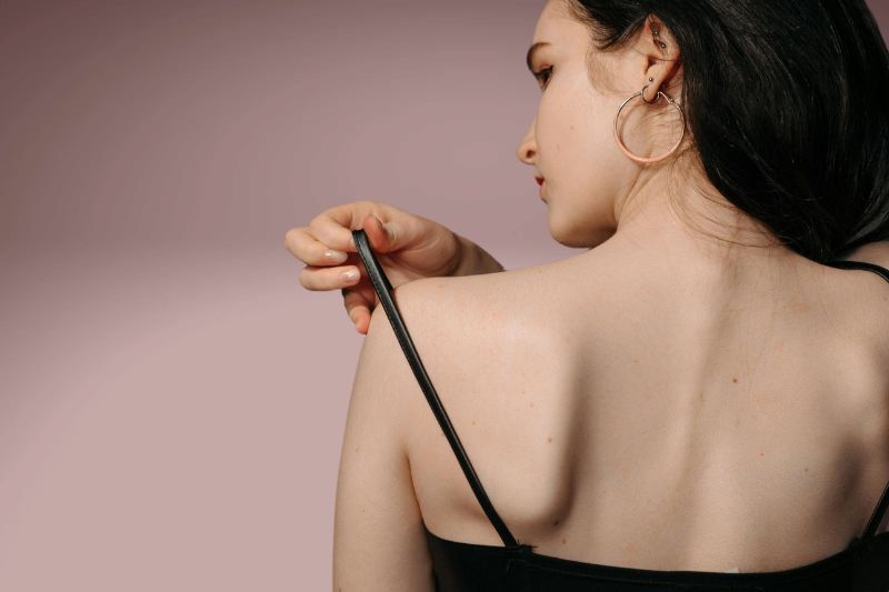 How to Tighten Bra Straps the Right Way